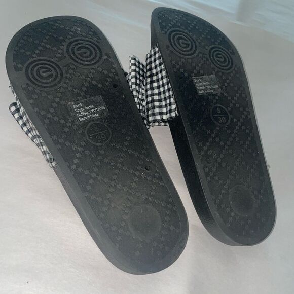 Olivia Miller Checkered Slides 8 - Picture 5 of 5